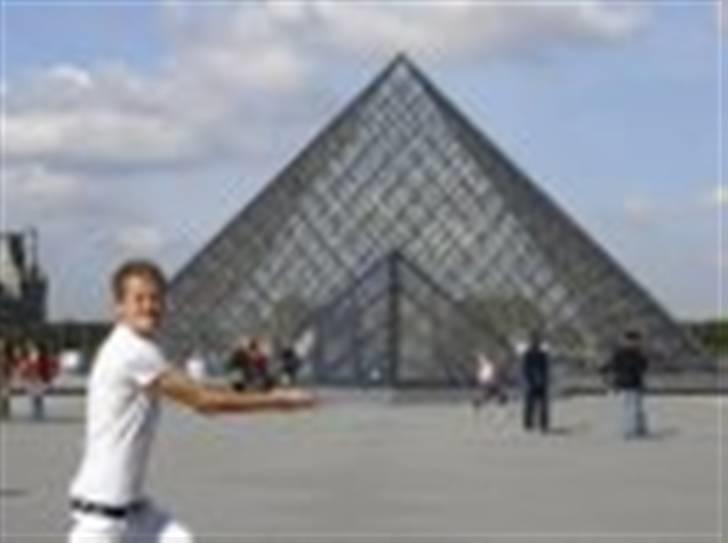 Mand kasper - med klassen i paris ;D den var sku tung hah  billede 7