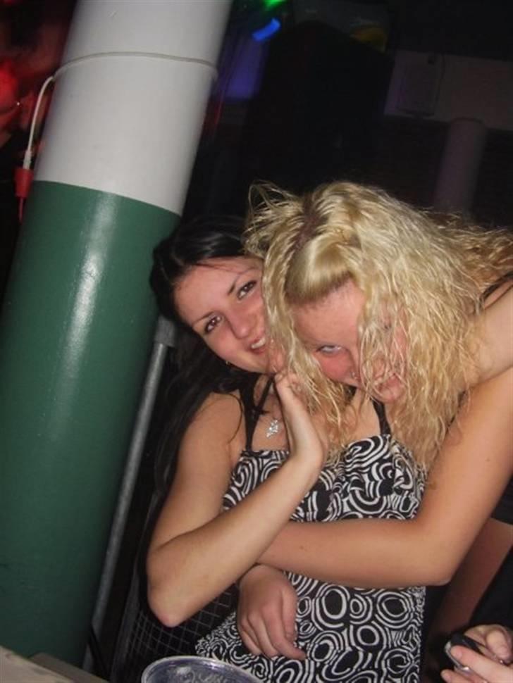 Kvinde Mette Storgaard Olsen. - Line og Jeg til gymfest :p billede 12