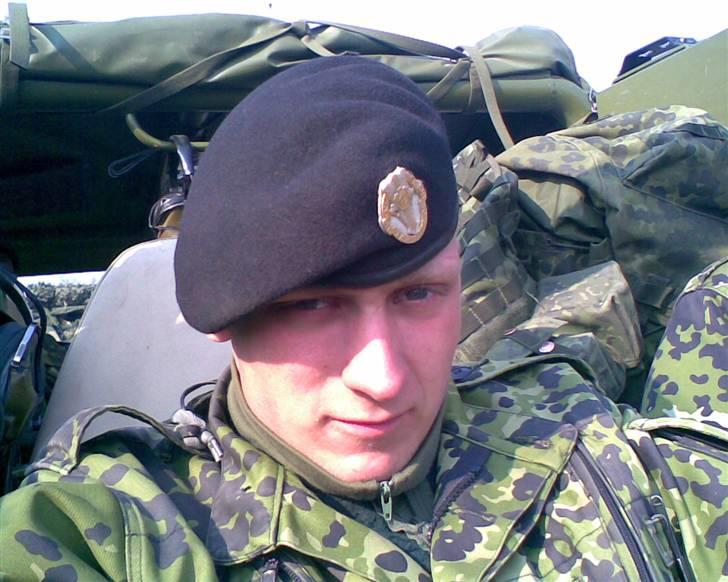 Mand Hukko - Efter en skydeøvelse. billede 3