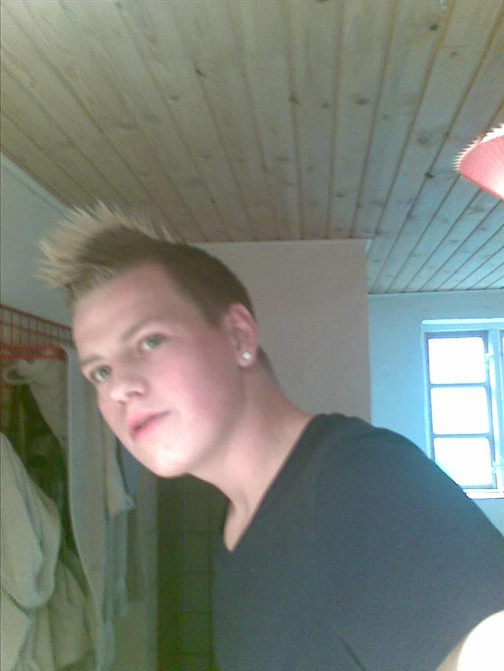 Mand Patrick c',) - ja det var den gang jeg havde hanekam hehe  billede 9