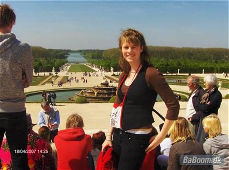 Kvinde Mette Elena - Mig med lyst hår i Paris i 10. kl. :D billede 6