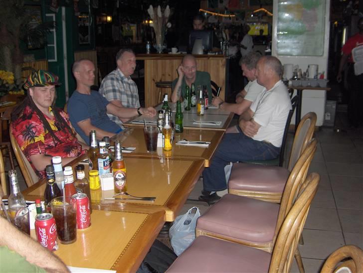 Mand Lasse Nielsen - firma middag på bahama mig med bob marley hatten billede 3