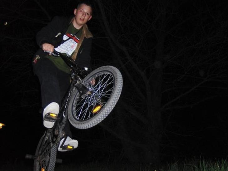 {{currentPhoto.altText}} billede {{currentPhoto.number}}