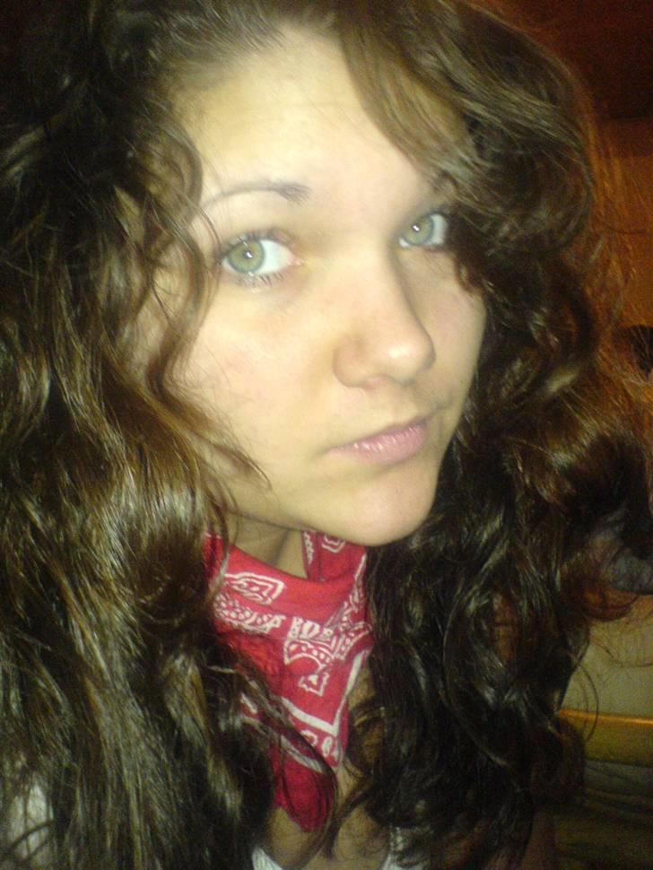 Kvinde Natascha Hansen - sådan en helt almindelig dag, hvor man ikke gør noget ud af sig selv :b billede 2