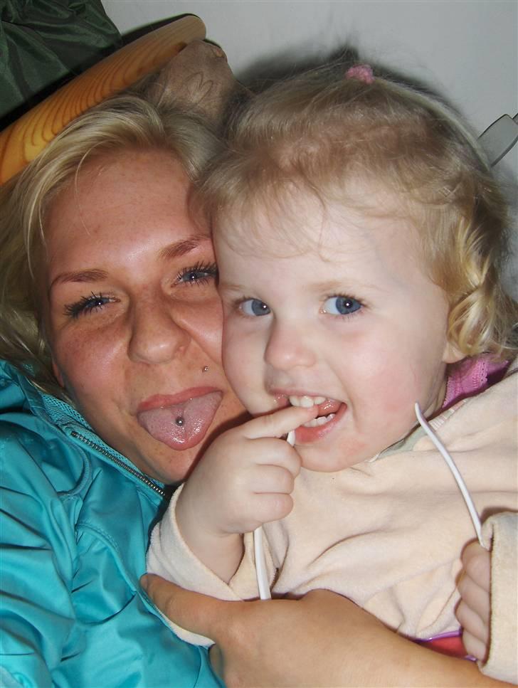 Kvinde Anette - Helt nyt .. Sådan kan man også se ud :s .. Min søde niece :D billede 3