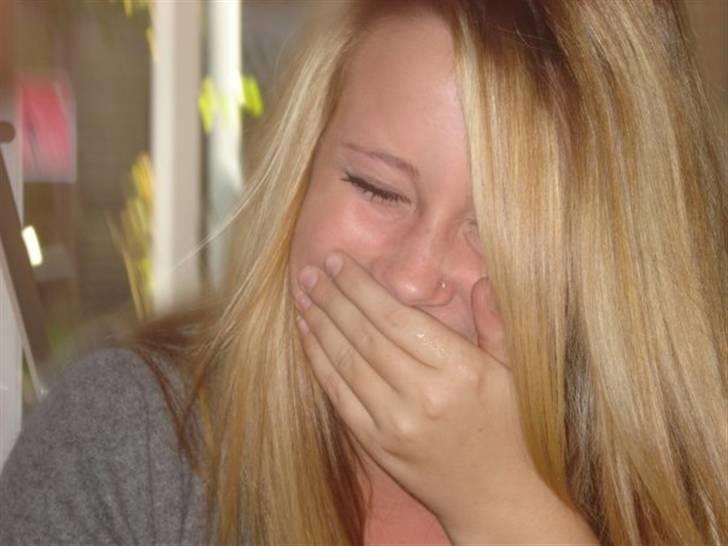 Kvinde Sofie Piilmann - Haha, det understreger det med at jeg IKKE er god til at få taget billeder xD Men det rammer min personlighed temmelig godt ;p billede 6