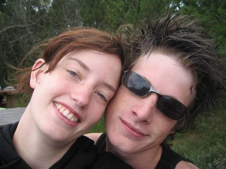 Kvinde Dorthe - Ogsa fra Skagen ferien, denne gang på en rasteplads ved råbjerg mile billede 5