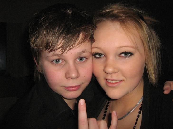 Kvinde Kamilla Hjermitslev - fest - mathias og kamilla.<3 billede 2