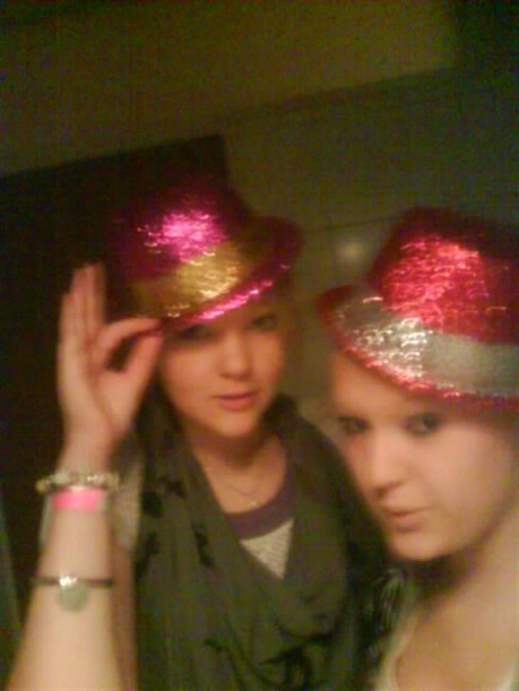 Kvinde Kamilla Hjermitslev - nytårsaften.<3 billede 4