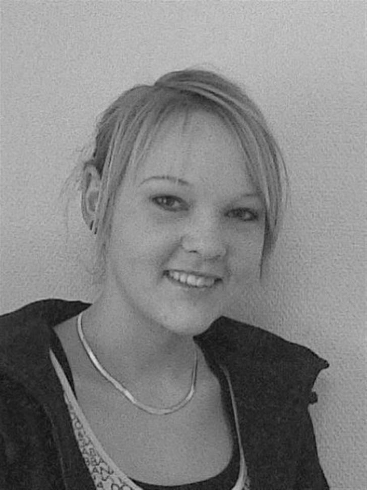 Kvinde Kamilla Hjermitslev - modelbilled - fotogrf: Michelle Rommerdahl billede 6