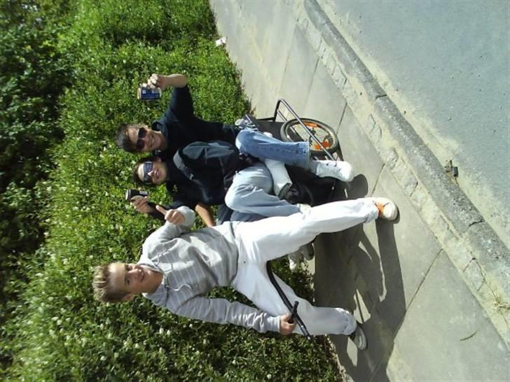 Mand Jakob Ene - På vej til rock under broen med drengene. billede 5