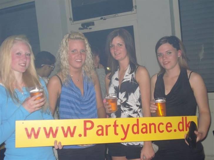 Kvinde Mette Storgaard Olsen. - Hawaii fest på HTX i Viborg :p billede 15