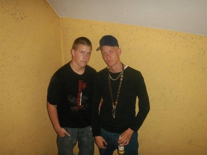 Mand Steven - Ældre billede af mig og en ven ( mig med kasket ) billede 4