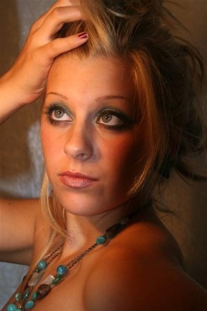 Kvinde Regitze - Model billeder :D lige mig og en veninde der havde det lidt sjovt :D  billede 1