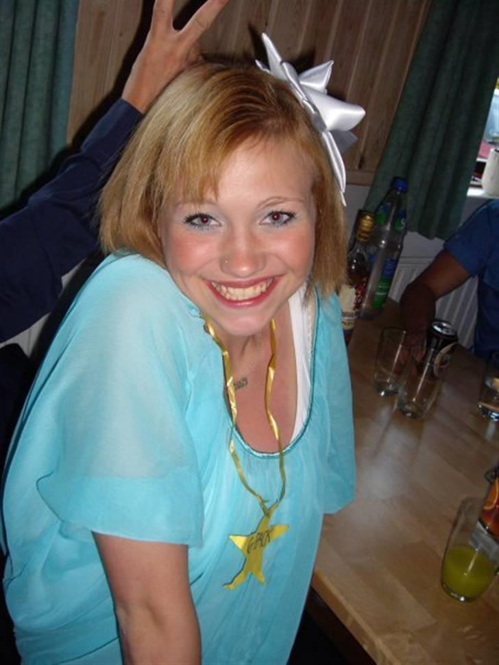 Kvinde Beate  - festen sidste skoledag :) billede 18