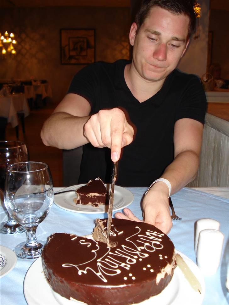 Mand Troels Jensen - mmmmm fødselsdags kage :-) billede 6
