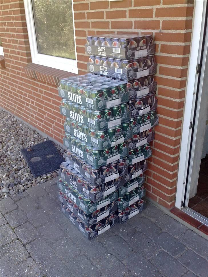 Mand Brian - Halvdelen af de kasser vi havde med til pool party på Rømø i April havde 3 kasser med hjem igen billede 4