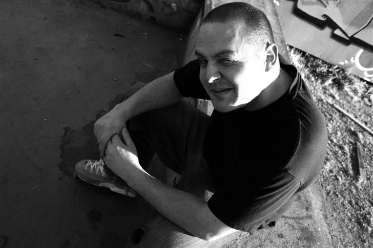 Mand LarsM - Ude på rulleskøjter som nok er det "Jeg kan" ...  billede 3