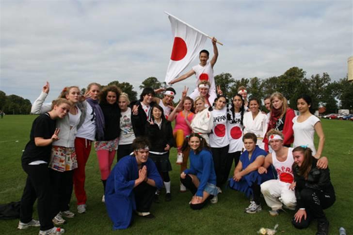 Kvinde Pernille - min fantastiske klasse(2. Z, Odense Katedralskole) som vinder af idrætsdagen, de OKympiske lege 2008! billede 4