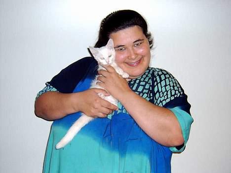 Kvinde Johanna - Mig, med én af mine katte´s killinger, 2006. billede 5