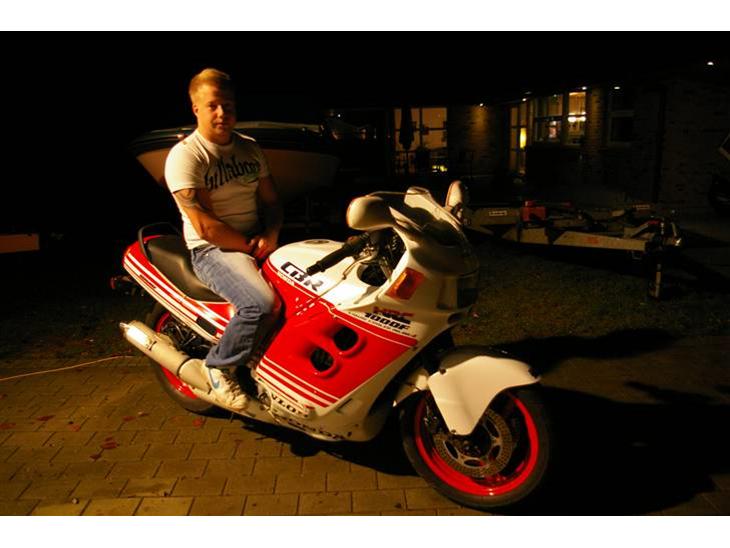 {{currentPhoto.altText}} billede {{currentPhoto.number}}