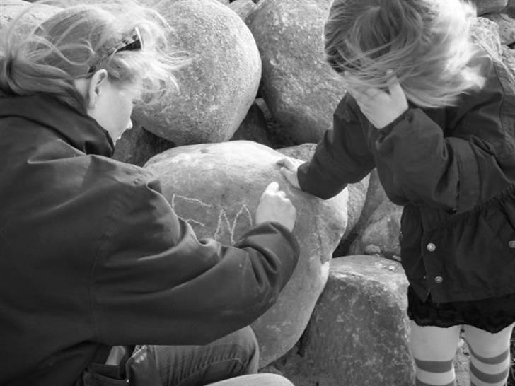 Kvinde Anette - April 09: Min lillesøs og Jeg på stranden. billede 11