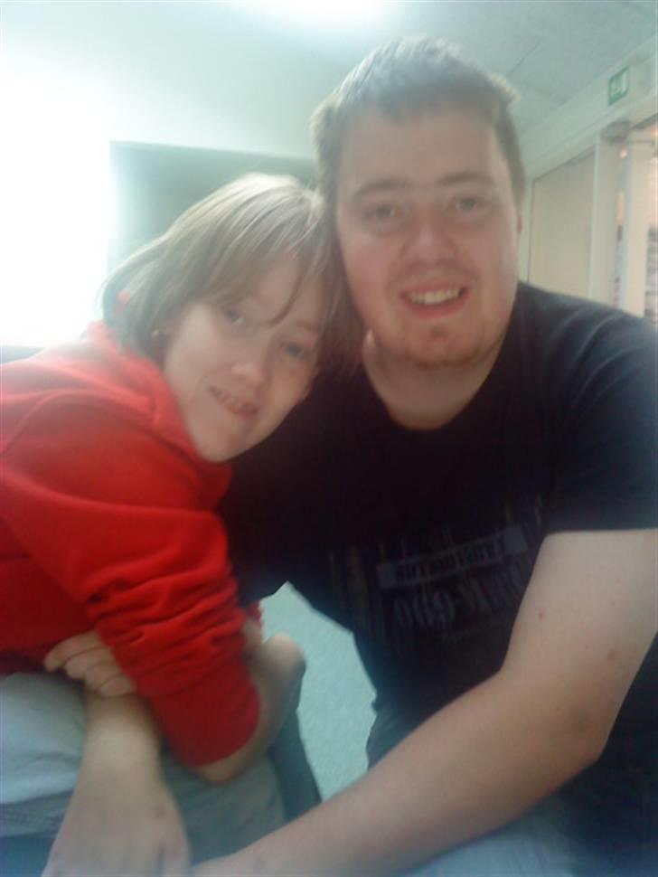 Kvinde Camilla Elkjær nielsen - taget på efterskolen da kæresten var på besøg en weekend billede 6