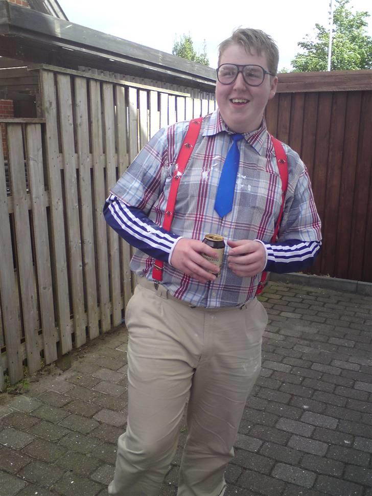 Mand simon kristensen - man kan fandme se dum ud til sidste skoldedag :P billede 6