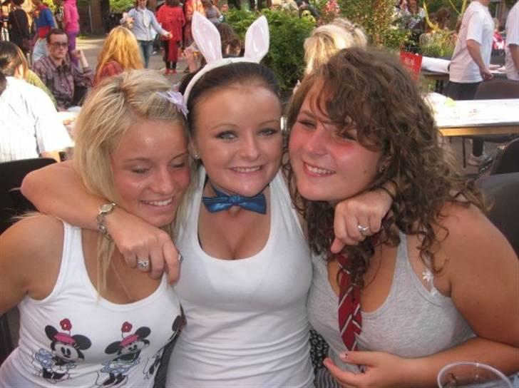 Kvinde Ditte - Ditte, Monia og Lærke til sutfesten på gymnasiet. - ÅBEN ØJNENE!!  billede 6