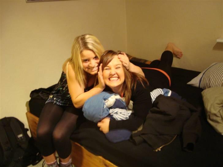 Kvinde Ditte - inden byen, jeg & Carola :) .  billede 8