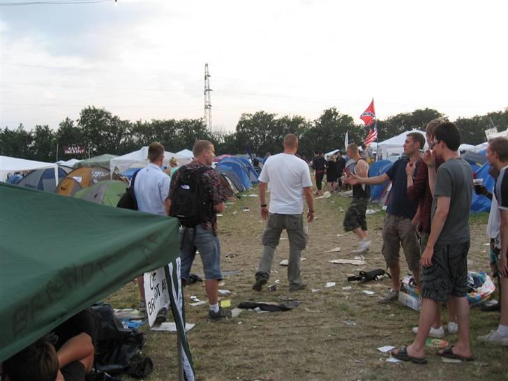 Mand LarsM - Politiet forlader vores camp, hvor der denne gang var gevinst... :( billede 13