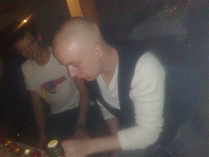 Mand christian - puha igang med tage 18 shots kom igennem dem alle uden problemer billede 17