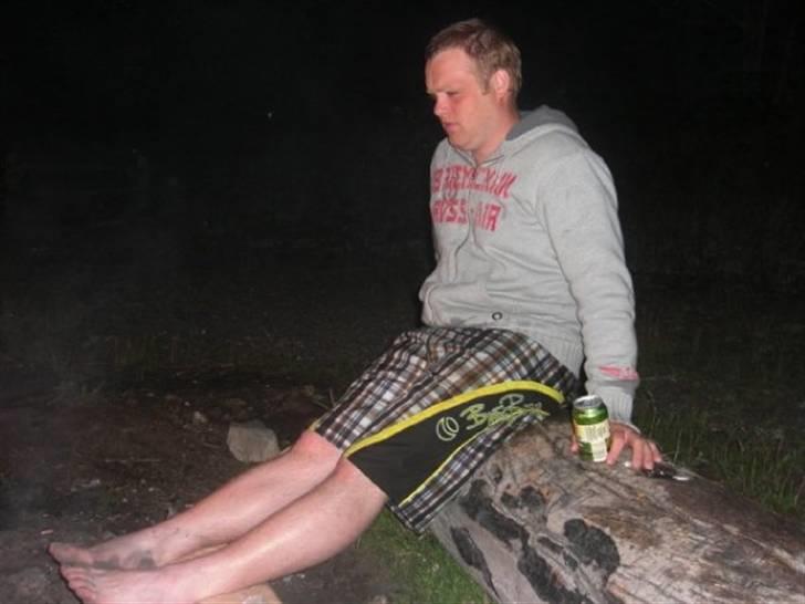 Mand Jack Hindborg - meget meget sent på stranden med vennerne.. billede 7