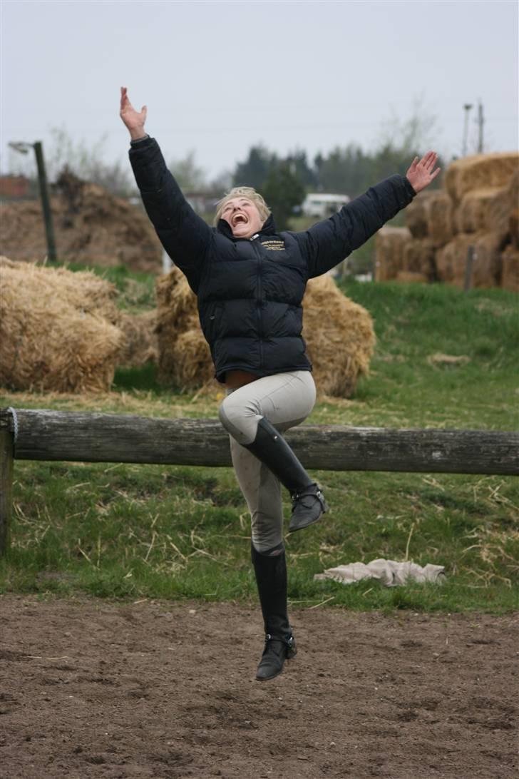 Kvinde Mette Astrup - hooop d;  billede 3