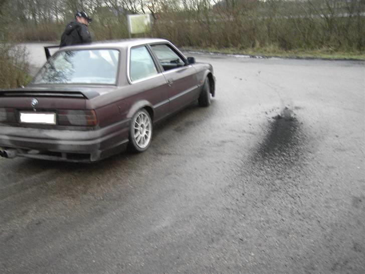 Mand Michael Jensen - mig der er på vej ind i bilen efter lidt leg :P billede 3