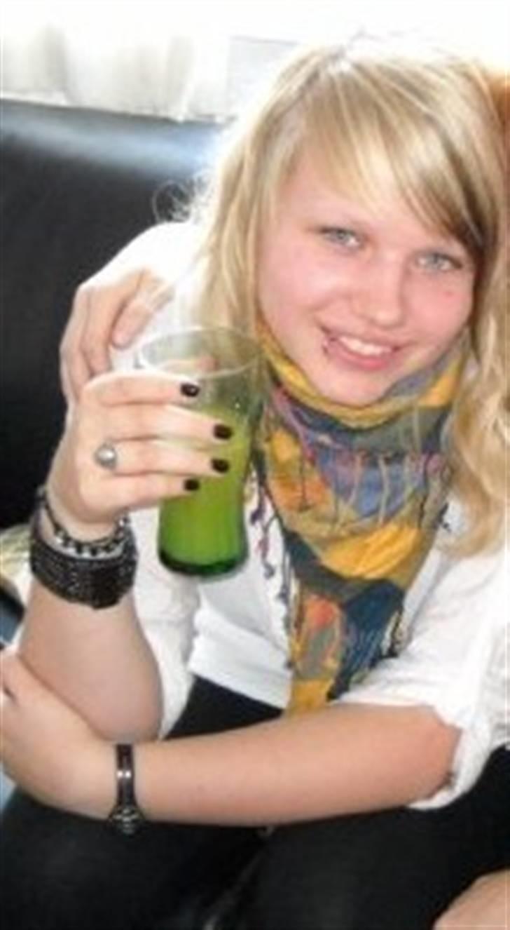 Kvinde Sara - Til fest :-) .. billede 10