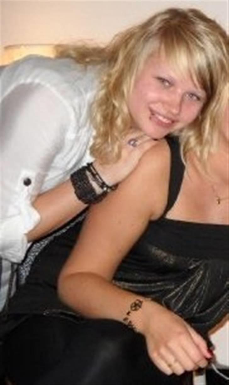 Kvinde Sara - Til fest :-) .. billede 11