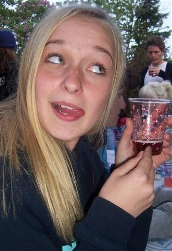 Kvinde Rie - Fuld - gammelt hår. :) - Venindes 18års.. billede 15