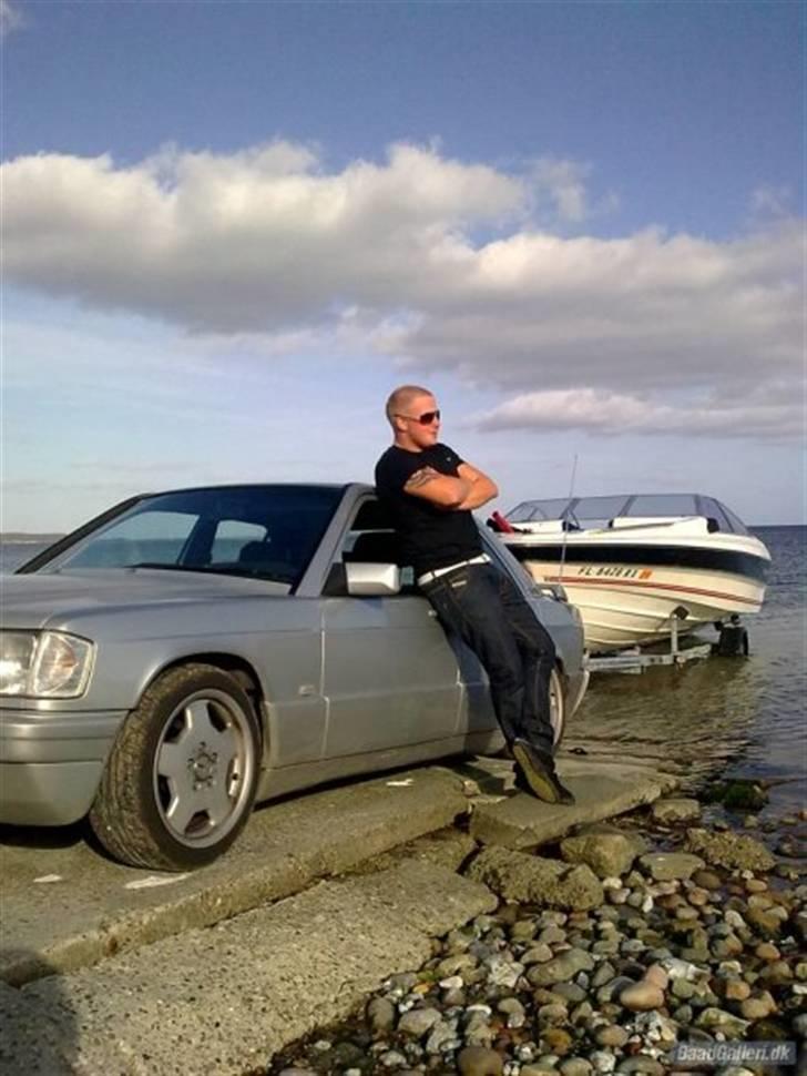 Mand Patrick Rasmussen  - sommeraften efter lækker tur på vandet med båden,, og masser af vandski. billede 5