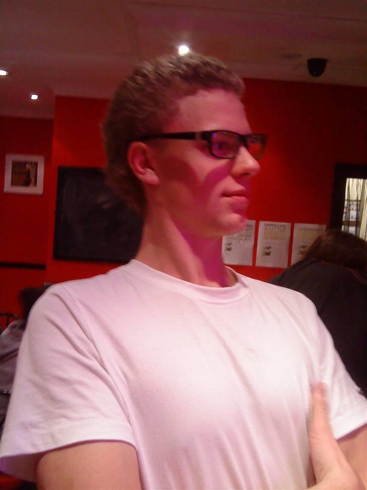 Mand Christian - Nakkede min lærers briller på studietur xD billede 15