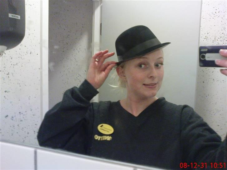 Kvinde Katharina - Nytårs aften 2008, på arbejde :p billede 9