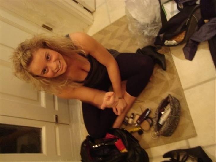 Kvinde Ditte - Igen en førfest før gymnasiefest.  billede 10