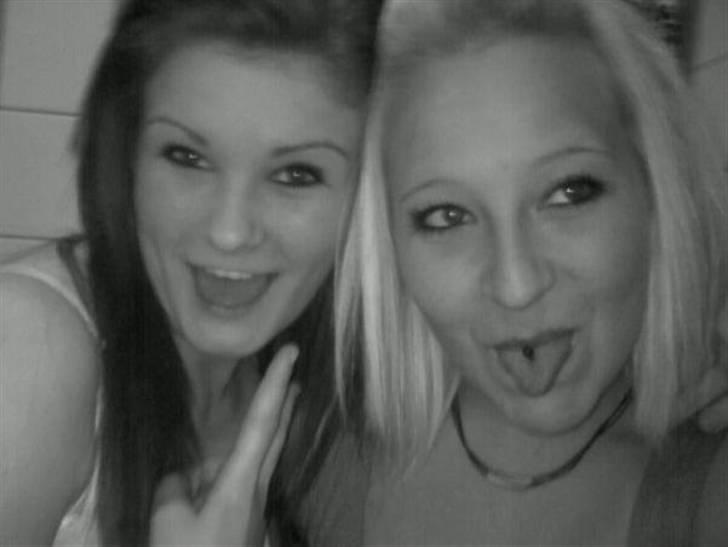 Kvinde Janni J - mig og min veninde  billede 2