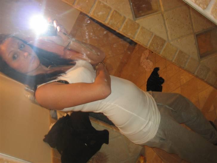 Kvinde Simone Henningsen - 11/1 2010 billede 1