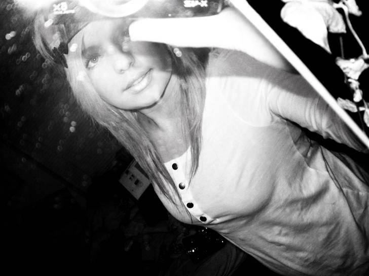 Kvinde michelle - hihi elsker bare  at tage billeder af mig selv :D <3 billede 1