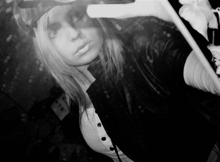 Kvinde michelle - kan jeg gøre for jeg er dejlig :D haha.  billede 2