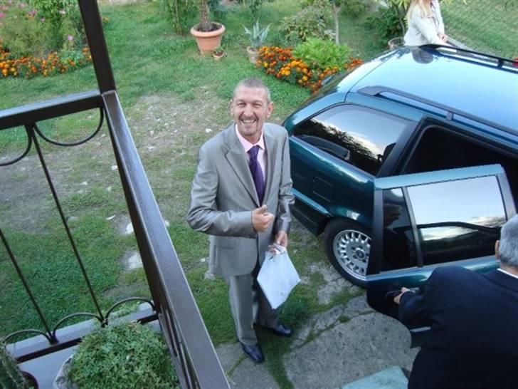 Mand bo j - hihi på vej i kirke for at gi min barndoms ven væk....ss billede 1