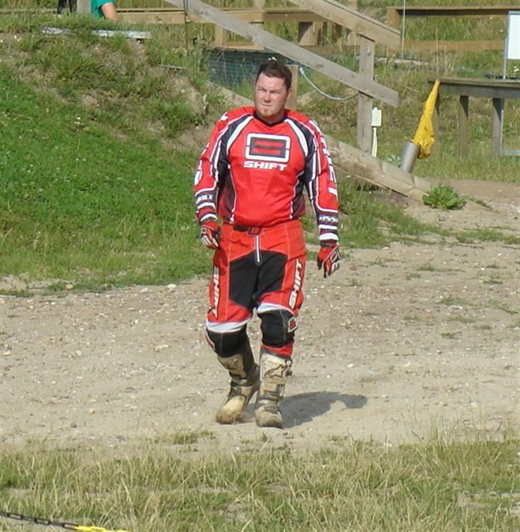 Mand Morten Madsen - tyk gammel mand i crossgear billede 3