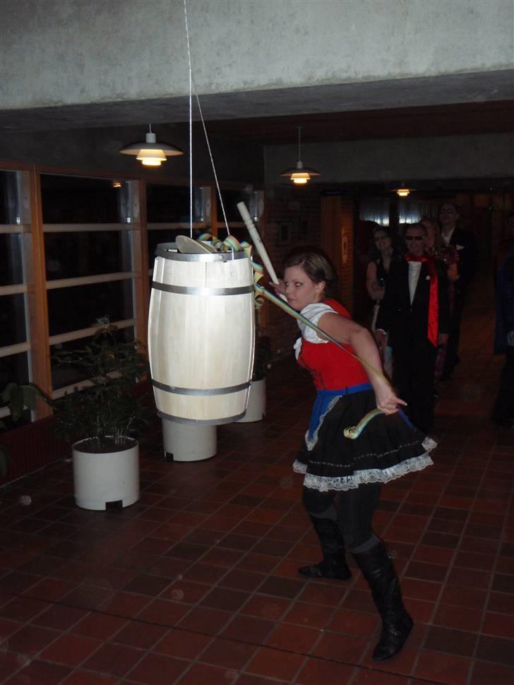 Kvinde Helle Andersen - Fastalavn 2010 med arbejdet billede 2