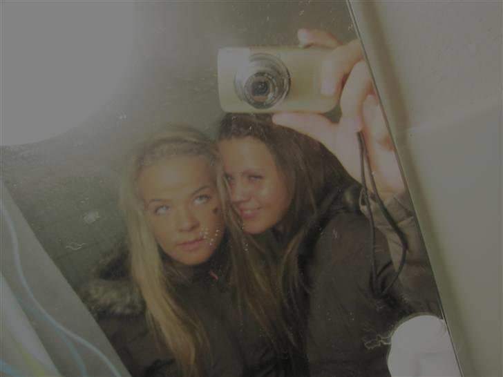 Kvinde Emilie - I DK. Mig og Matilde. billede 4
